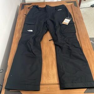 The North Face NWT HyVent Nylon Ski Snowboarding Pants Size Medium